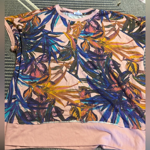 💘5 for $25 // Multicolor Tropical Print Top - Picture 2 of 12